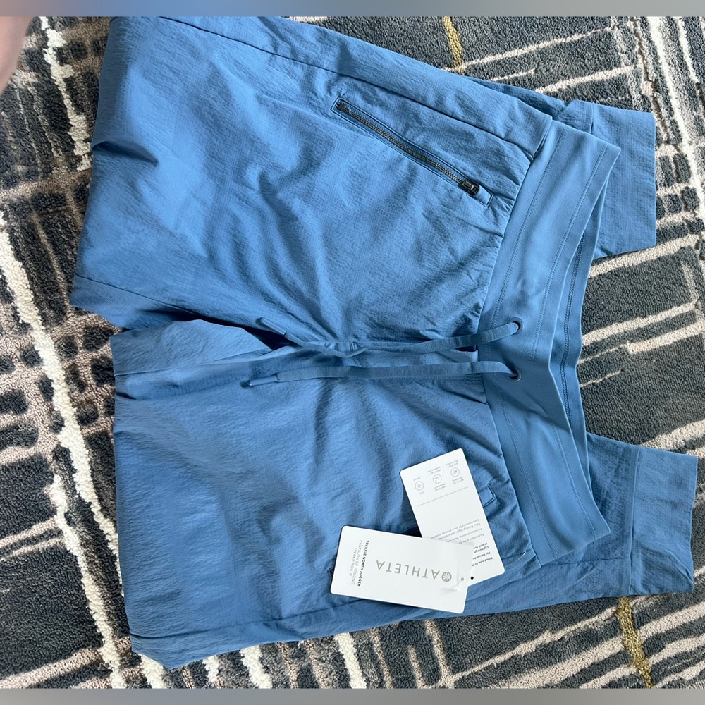 Athelta new Size 8 trekkie joggers